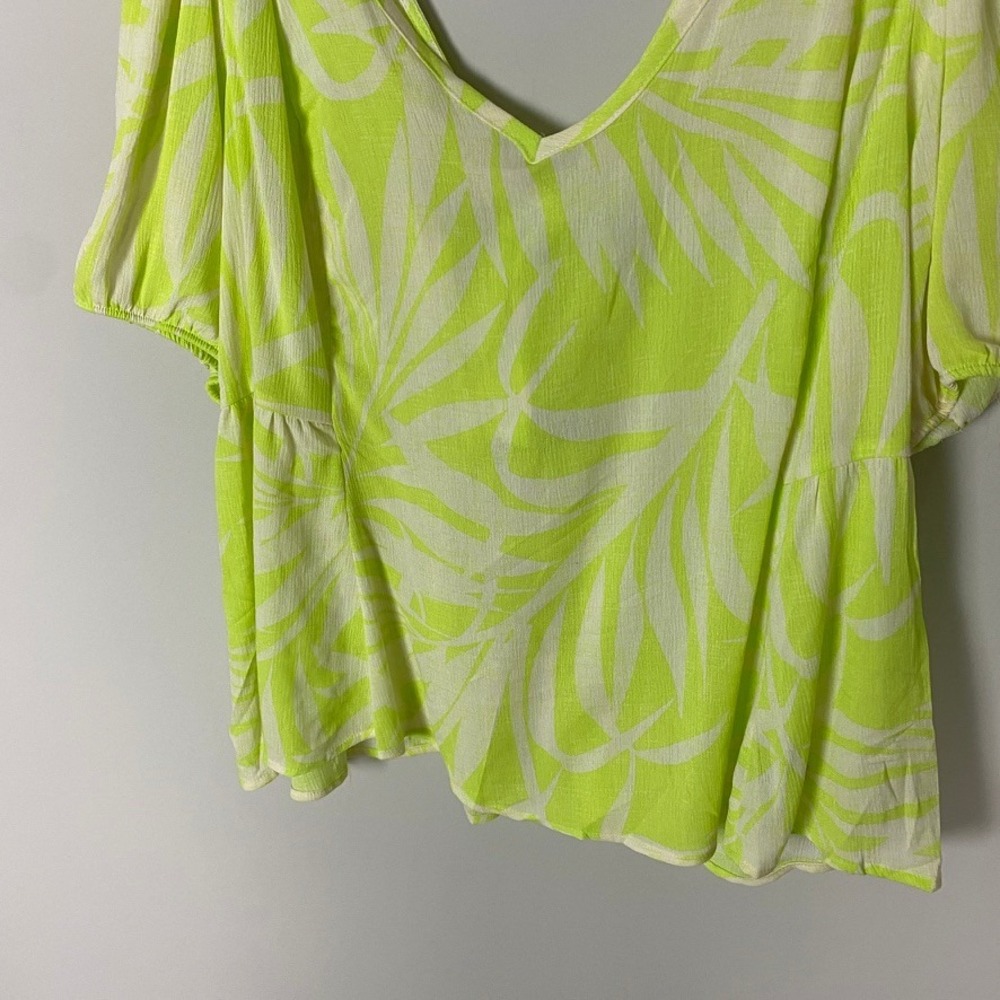 Torrid Crinkle Gauze Tie Back Puff Sleeve Top Womens 3X Neon Palm Print Tropical - Picture 3 of 7